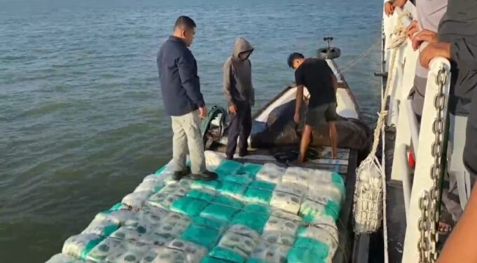Bakamla RI Gagalkan Penyelundupan Beras dan Gula Pasir Subsidi di Sei Nyamuk Sebatik, Kaltara