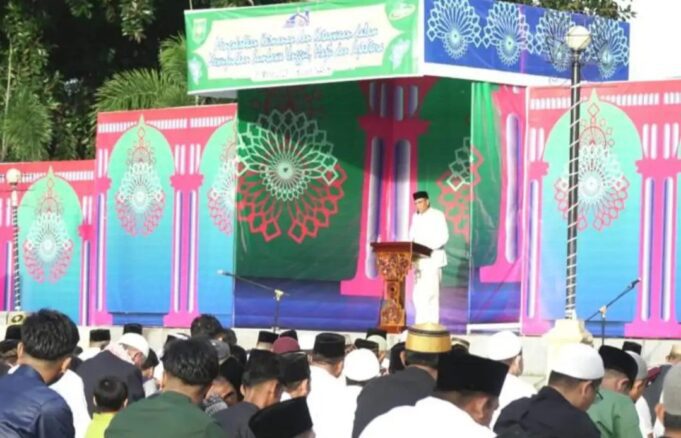 Bupati dan Wakil Bupati Sumbawa Shalat Idul Fitri di Lapangan Pahlawan Sumbawa, Dihadiri Ribuan Jama’ah