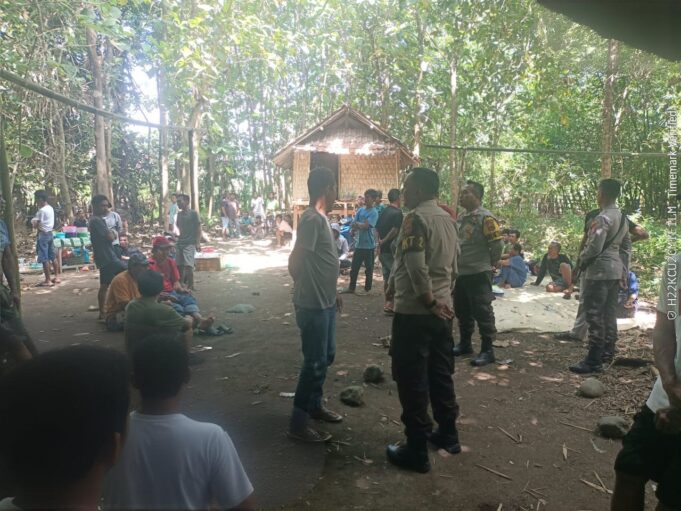 Polsek Plampang Bubarkan Sabung Ayam di Desa Pemasar