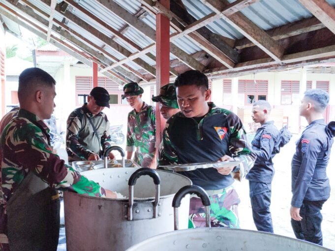 Satgas TMMD Kembali Buka Dapur Lapangan Untuk Warga