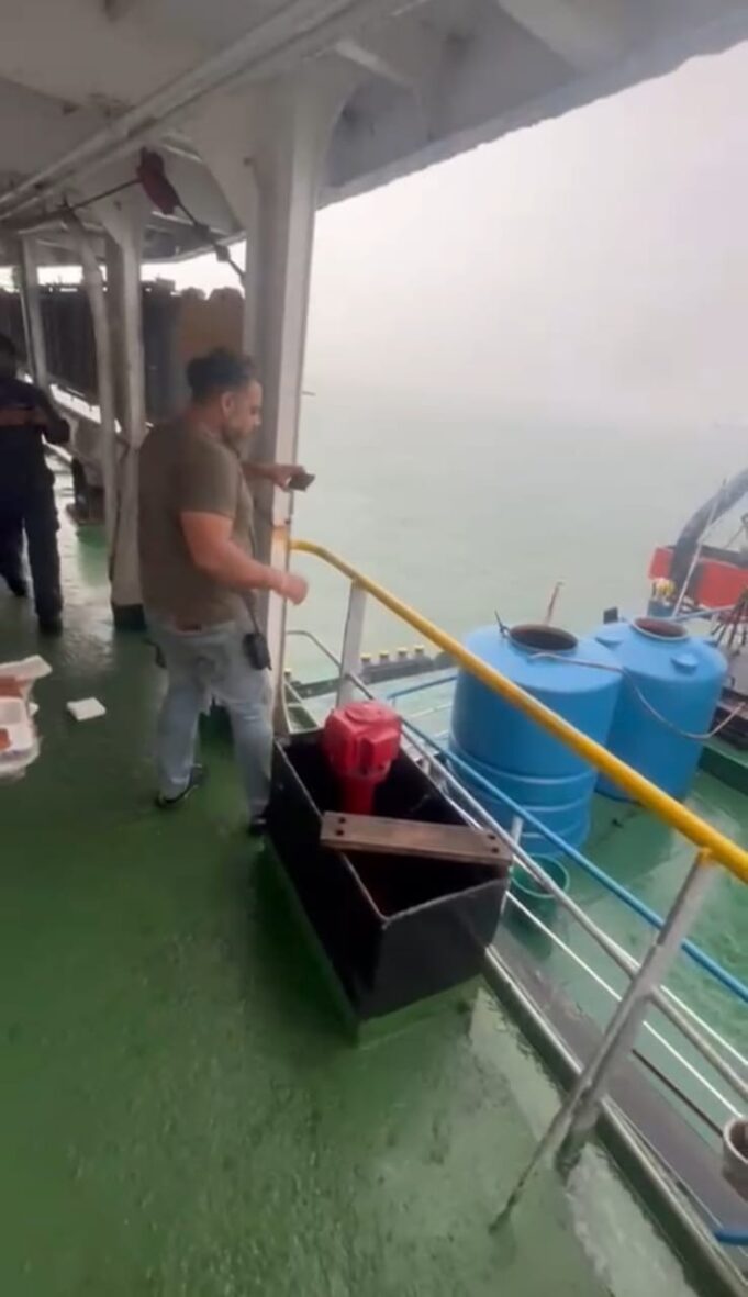 Bakamla RI Tindaklanjuti Insiden Tabrakan Dua Kapal Niaga di Perairan Batam