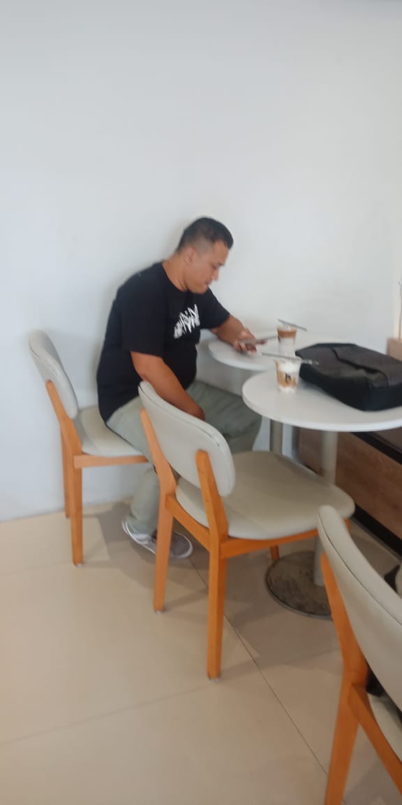 karyawan kopi shop