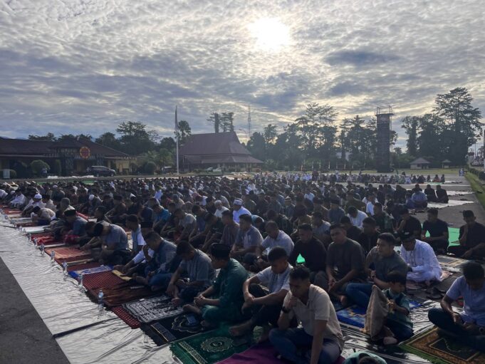 Tingkatkan Keimanan dan Ketaqwaan, Kodim 1710/Mimika Gelar Sholat Idul Adha 1446 H dan Dilanjutkan Pemotongan Hewan Qurban
