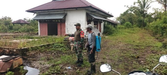 Babinsa Koramil 1710-03/Kuala Kencana Laksanakan Pendampingan Pertanian Di Wilayah Binaan