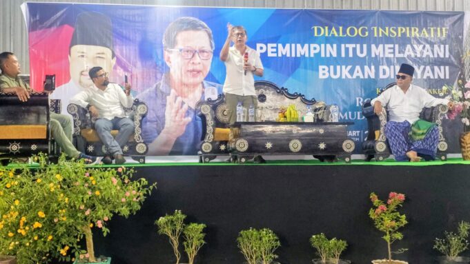 Rocky Gerung Soroti Demokrasi dan Pemimpin Transaksional di Lombok