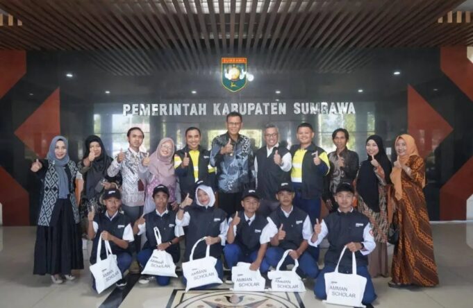 Bupati Lepas Siswa Penerima Beasiswa PT. AMNT