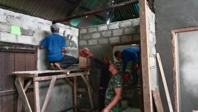 TMMD 125 Kodim 1506/Namlea Rehap Rumah Tidak Layak Huni Ibu Wahadu Letetuny Capai 45%