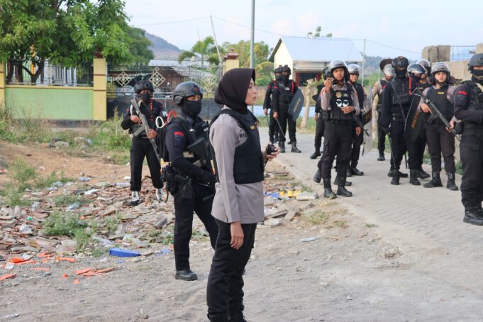 Penggerebekan di “Kampung Narkoba”, Seorang Buron