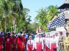Meriahkan HUT RI ke-80, Bupati Lepas Peserta Gerak Jalan Ketepatan Waktu