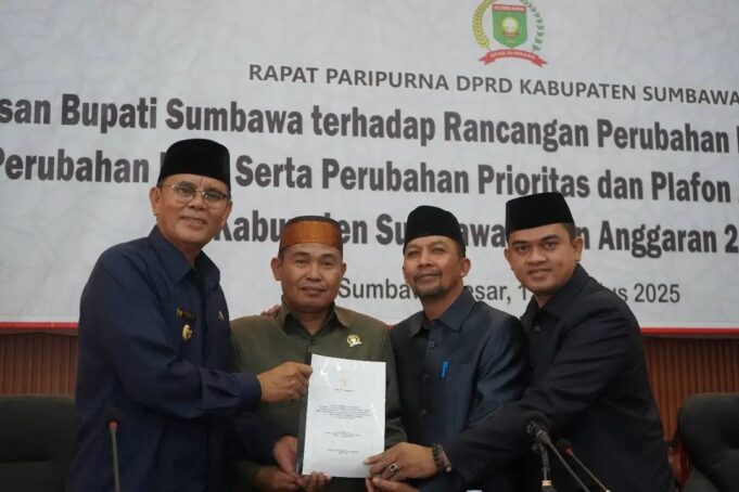 Bupati Sampaikan Perubahan KUA dan PPAS 2025 pada Sidang Paripurna DPRD Sumbawa