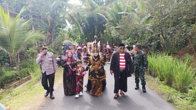 Antusias Warga Desa Darungan Ikuti Karnaval Peringati HUT Kemerdekaan RI Ke-80