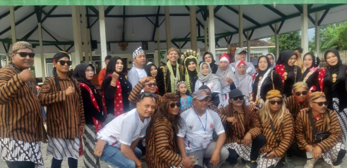 Desa Glundengan Gelar Karnaval untuk Memeriahkan HUT RI ke 80