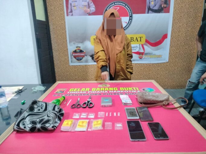 Wanita Terduga Pengedar Ditangkap dan Sita 5,45 Gram Sabu