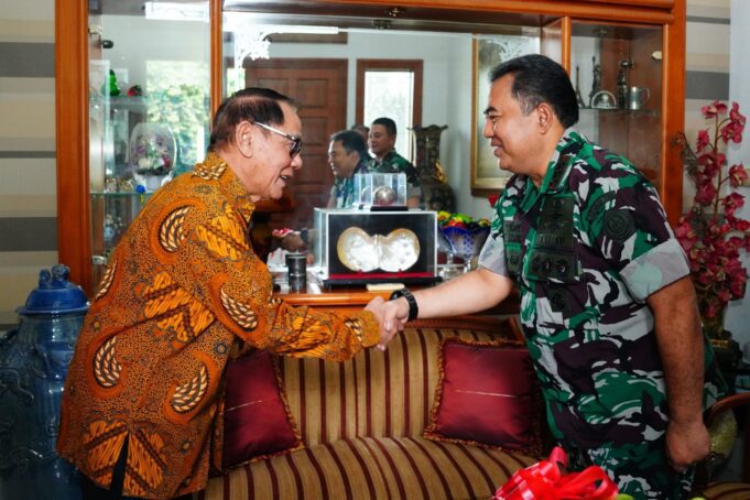 Dansesko TNI Anjangsana Dengan Mantan Panglima TNI Jenderal TNI (Purn) Endriartono Soetarto
