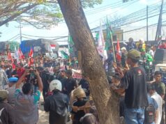 Ratusan Mahasiswa Kabupaten Sumbawa Datangi DPRD