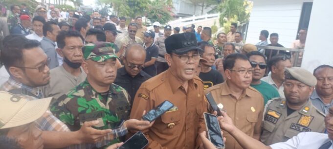 Aksi Berjalan Damai, Bupati Salut Aliansi Mahasiswa Sumbawa Menggugat
