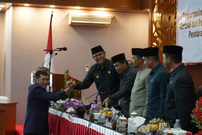 Pansus Dewan Setujui Dua Ranperda Menjadi Perda