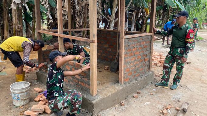 Gotong Royong TNI & Warga: Bangun MCK, Wujudkan Hidup Lebih Sehat