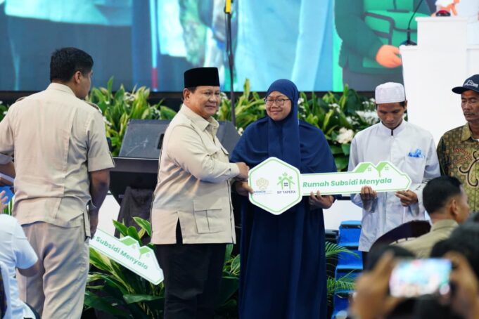 Panglima TNI Dampingi Presiden RI Pada Akad Massal 26.000 KPR FLPP