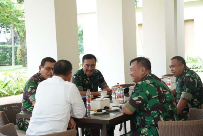 Danpushidrosal Anjangsana Ke Kediaman Jenderal TNI (Purn) Gatot Nurmantyo