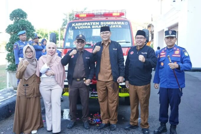 Bupati Serahkan 3 Armada Damkar Baru, Tegaskan Keselamatan Warga Prioritas