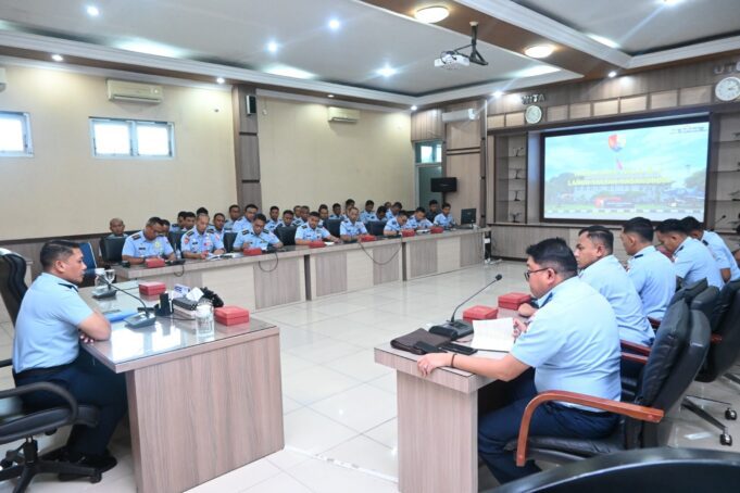 Danlanud Sultan Hasanuddin Pimpin Rapat Staf
