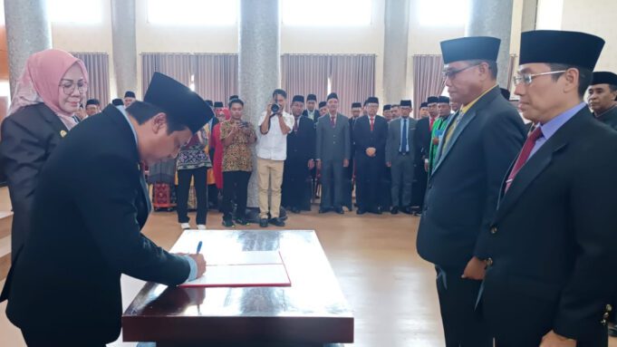 Rotasi Jabatan, Bupati KSB Tegaskan Aparatur Harus Jadi Teladan dan Disiplin