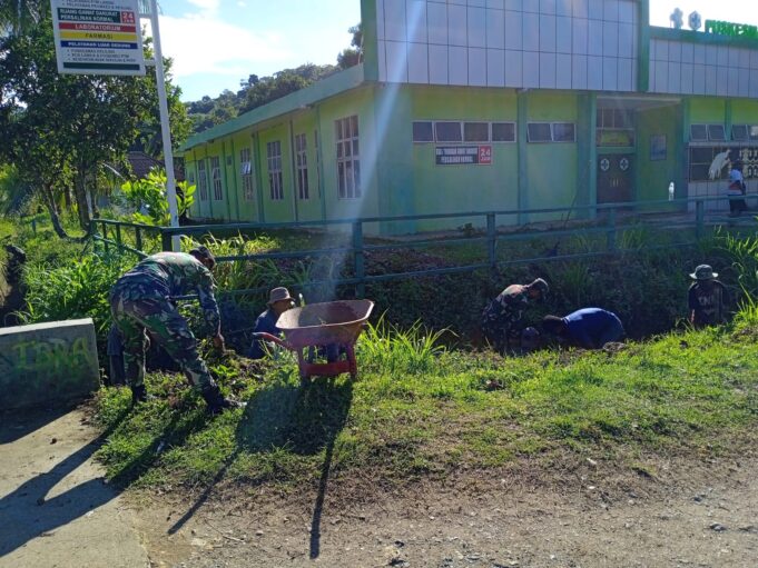 Satgas TMMD ke-126 Ajak Warga Kampung Mega Tingkatkan Kepedulian terhadap Kebersihan Lingkungan