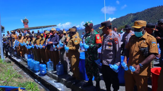 Kodim 1714/PJ Dukung Pemda Dalam Pemusnahan Miras di Kabupaten Puncak Jaya