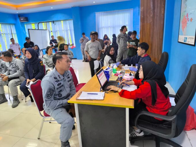 Bakamla RI Ikut Donor Darah di HUT Ke-26 KKP