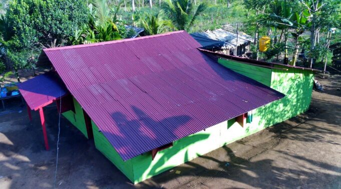Renovasi Penuh Kepedulian: Satgas Yonif 312/KH Bangun Kembali Semangat Warga Perbatasan