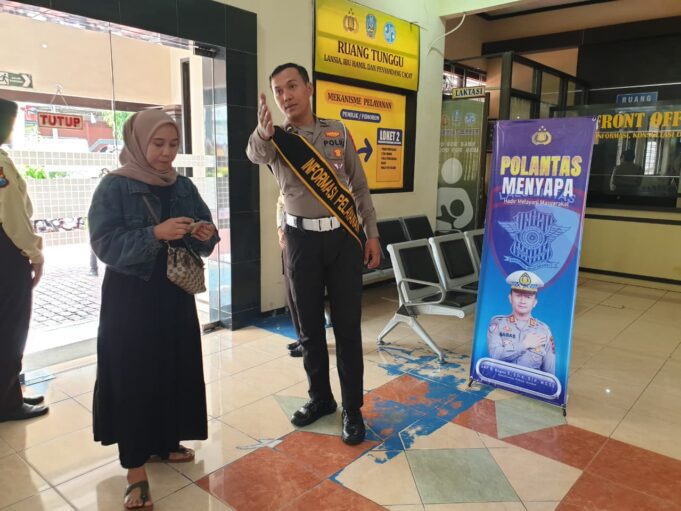 Layanan Publik SATLANTAS Polres Jember Bersama DR SOEBANDI Gelar Sosialisasi dan Edukasi Program “POLANTAS MENYAPA”.