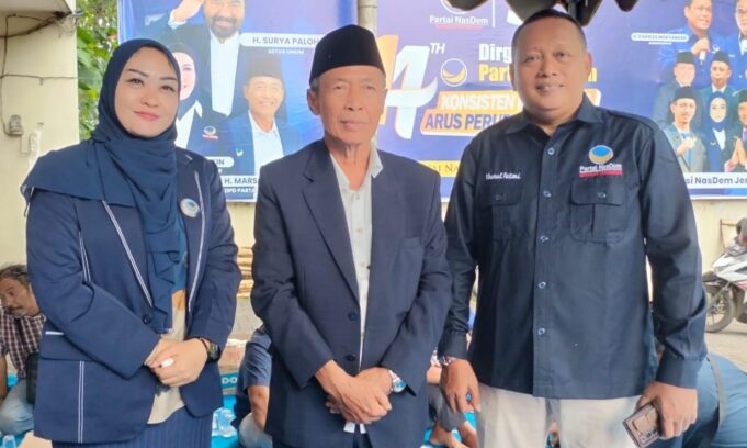 Di Ultah Nasdem, DPD Nasdem Jember Bagi Ratusan Paket Sembako