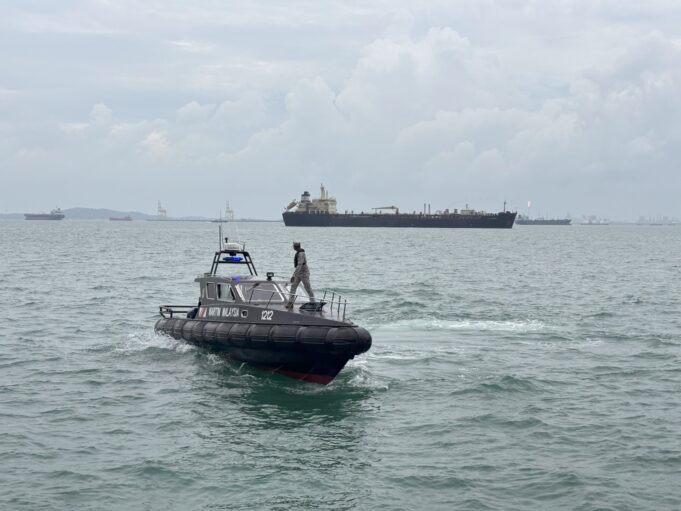 Bakamla RI Jemput Empat Nelayan Indonesia di Perbatasan Laut Indonesia–Malaysia