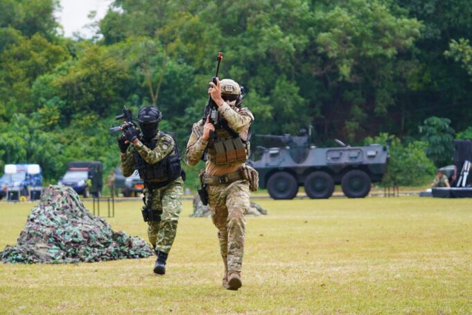 Panglima TNI Dampingi Presiden RI dan Raja Yordania Saksikan Demonstrasi Joint Drone Exercise
