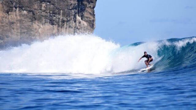 Pantai Pasir Putih Miliki Ombak kelas Dunia, Namun Sayang Terkesan Terabaikan Pemerintah Setempat