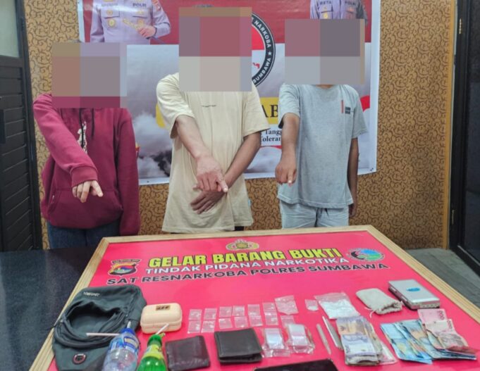 Gerebek Rumah di Maronge, Polres Sumbawa Amankan 41,95 Gram Sabu dan Tiga Pelaku