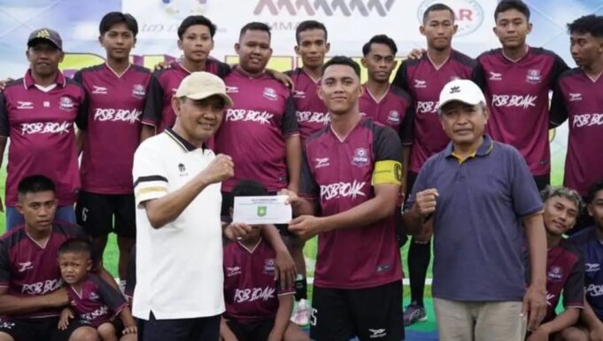 Wabup Tutup Turnamen Sepak Bola Bupati Cup 2025