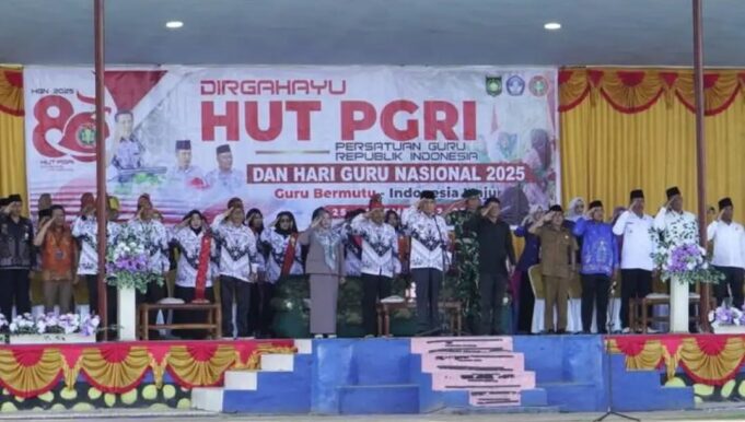 Wabup Pimpin Upacara Hari Guru
