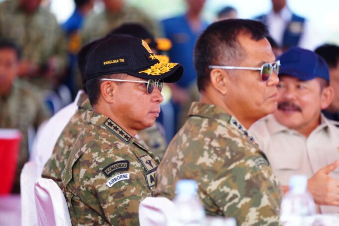 KRI Bung Hatta dan KRI Panah Amankan Kapal Asing pada Latihan Operasi Laut di Morowali
