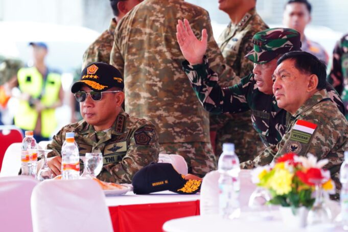 Bersama Tuhan Menyerbu Dari Langit: Ratusan Prajurit TNI Terjun di Morowali