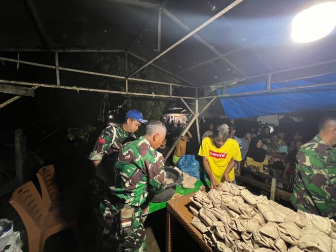 TNI AD Operasionalkan Dapur Lapangan di Aceh dan Sumbar untuk Bantu Korban Banjir dan Longsor