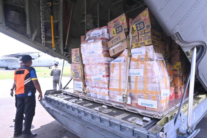 TNI Kembali Distribusikan Bantuan Kemanusiaan ke Wilayah Terdampak