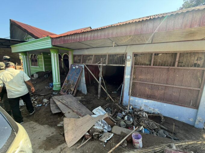 Panglima TNI Dampingi Menhan RI Tinjau Langsung Pengungsi Banjir di Pidie Jaya, Aceh
