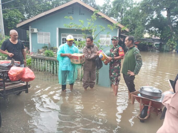 Prajurit Kodam IM Sigap Selamatkan Warga Aceh dari Banjir dan Longsor