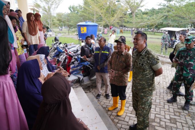 Wakil Panglima TNI Tinjau Pengungsi Banjir di Takengon dan Pidie Jaya