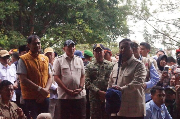 Panglima TNI Dampingi Presiden RI Tinjau Langsung Dampak Banjir dan Pengungsian Warga di Aceh Tamiang dan Bener Meriah