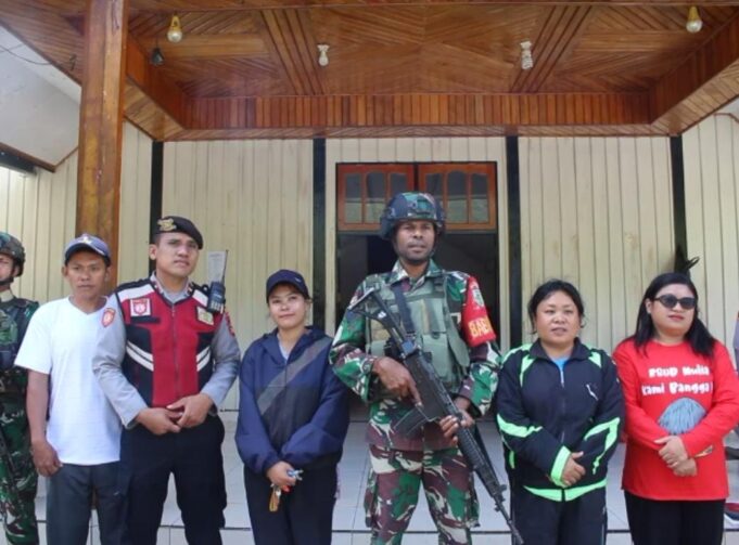 TNI-Polri Patroli Gabungan, Guna Wujudkan Kab. Puncak Jaya Aman, Tentram dan Damai Dalam Perayaan Natal 2025