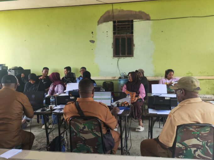 Kodim 1715/Yahukimo bersama Disdukcapil Kabupaten Yahukimo Gelar Pembuatan Adminduk Dalam Rangka Hari Juang TNI AD