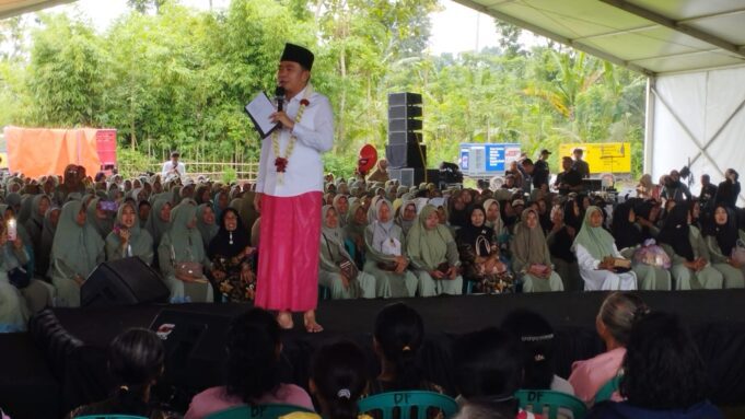 Ribuan Emak-emak Hadiri Apel Sholawat Kebangsaan Gus’e Menyapa di Umbulsari